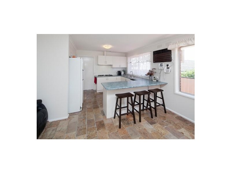 18 Grove End Road, Endeavour Hills VIC 3802