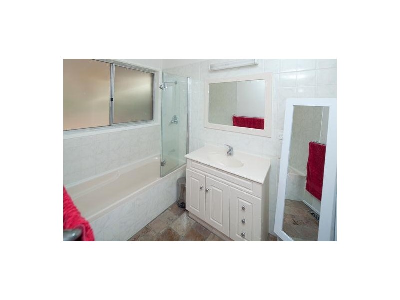 18 Grove End Road, Endeavour Hills VIC 3802