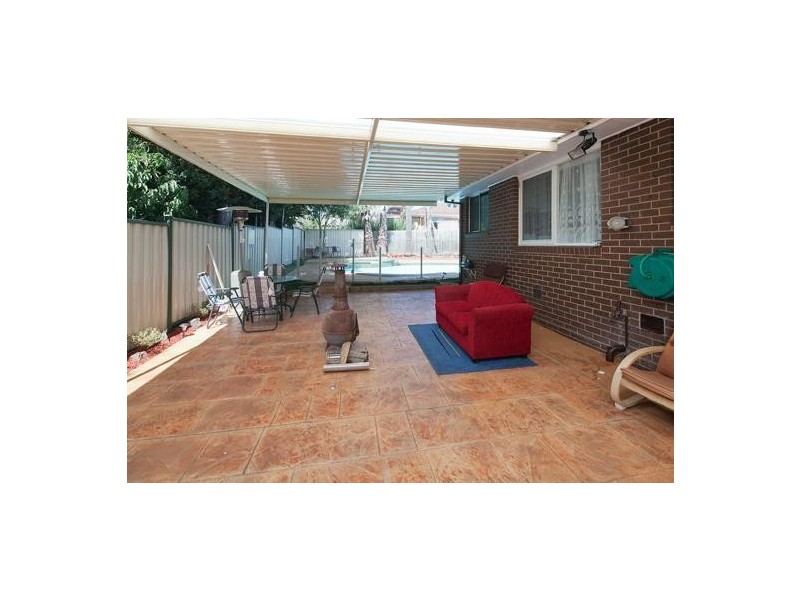 18 Grove End Road, Endeavour Hills VIC 3802