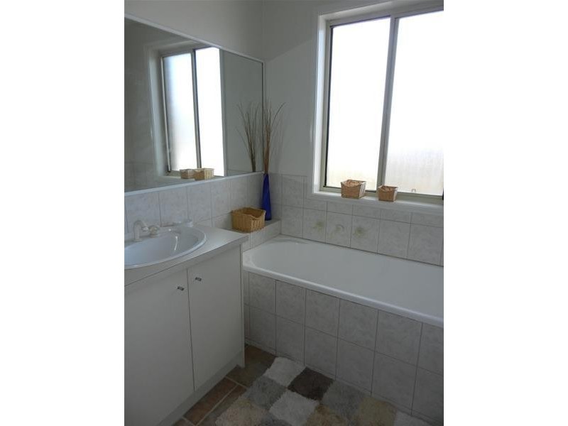 4/36-40 Hennessy Way, Dandenong North VIC 3175