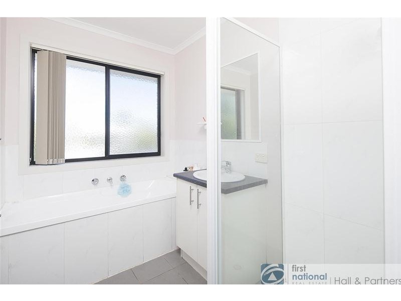 41 Oakgrove Drive, Narre Warren South VIC 3805
