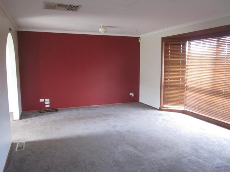 12 Mildura Crescent, Endeavour Hills VIC 3802