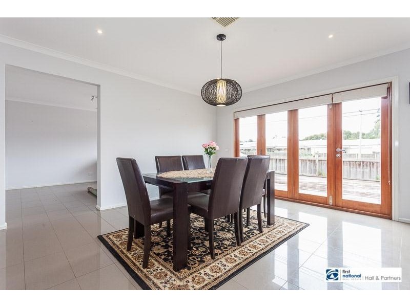 5 Loren Court, Endeavour Hills VIC 3802