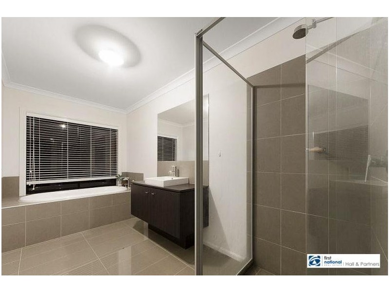 5 Loren Court, Endeavour Hills VIC 3802