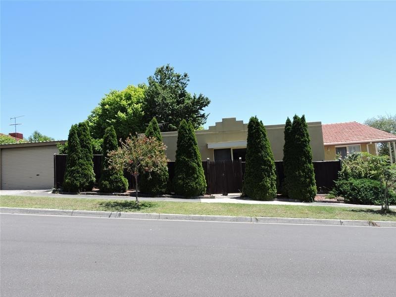 61 Essex Park Drive, Endeavour Hills VIC 3802