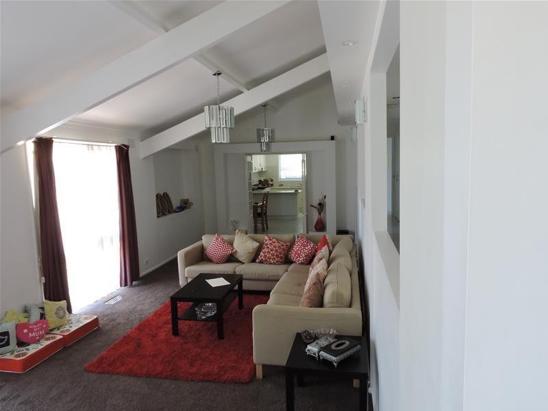 61 Essex Park Drive, Endeavour Hills VIC 3802