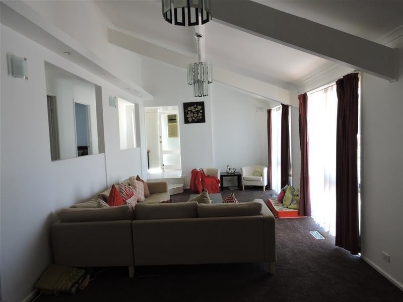 61 Essex Park Drive, Endeavour Hills VIC 3802