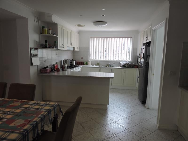 61 Essex Park Drive, Endeavour Hills VIC 3802