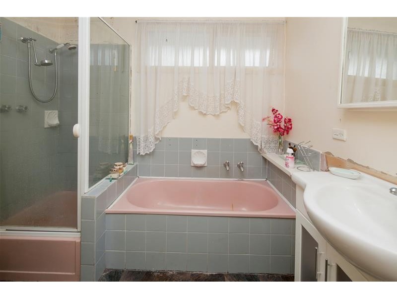 40 Shalimar Crescent, Dandenong North VIC 3175