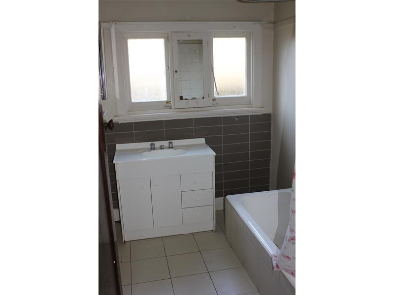 4 Ronald Street, Dandenong VIC 3175