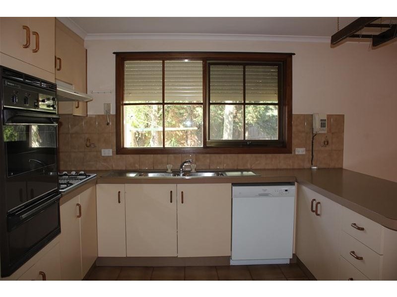 21 Huxley Crescent, Endeavour Hills VIC 3802