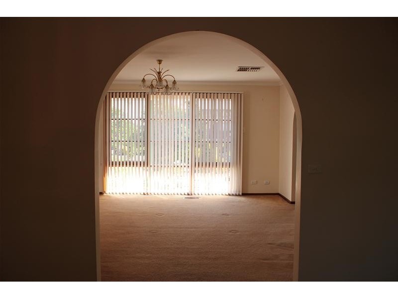 21 Huxley Crescent, Endeavour Hills VIC 3802