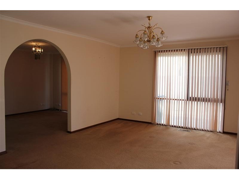 21 Huxley Crescent, Endeavour Hills VIC 3802