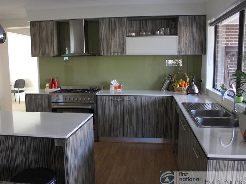 22 Faringdon Drive, Cranbourne North VIC 3977