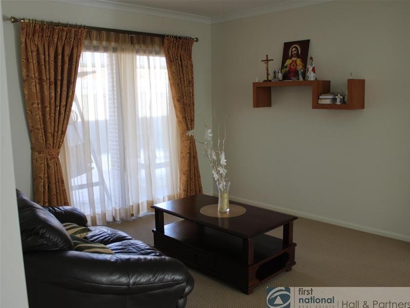 22 Faringdon Drive, Cranbourne North VIC 3977