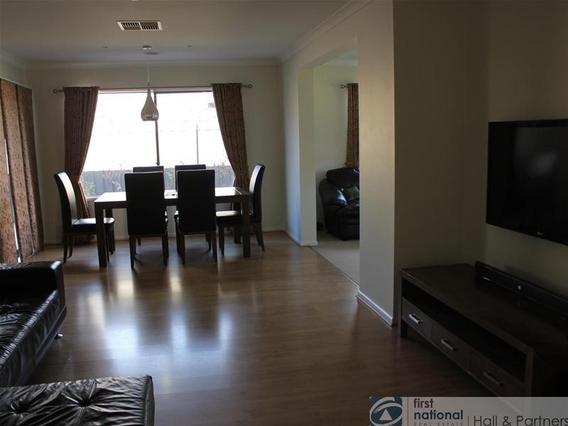 22 Faringdon Drive, Cranbourne North VIC 3977