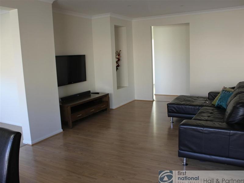 22 Faringdon Drive, Cranbourne North VIC 3977