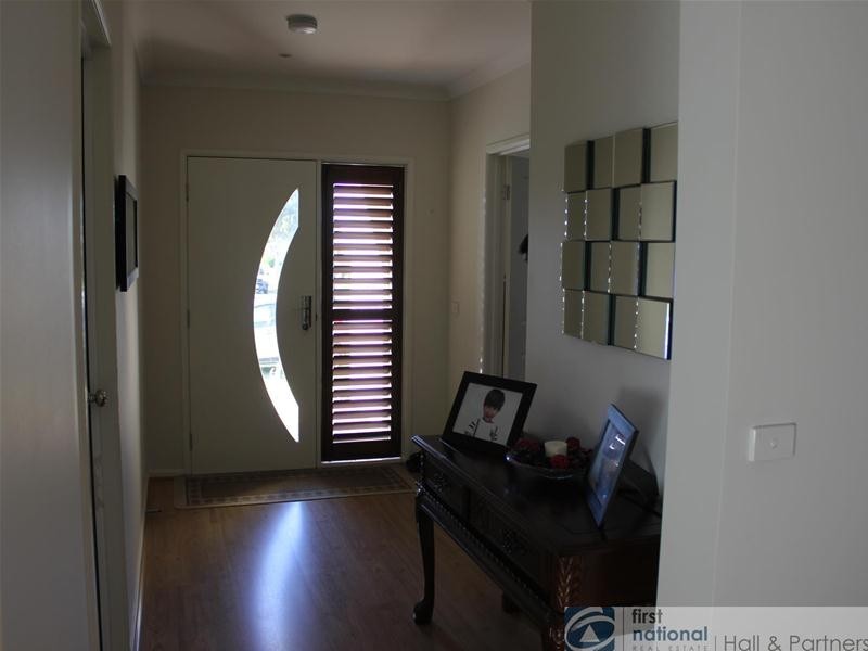 22 Faringdon Drive, Cranbourne North VIC 3977