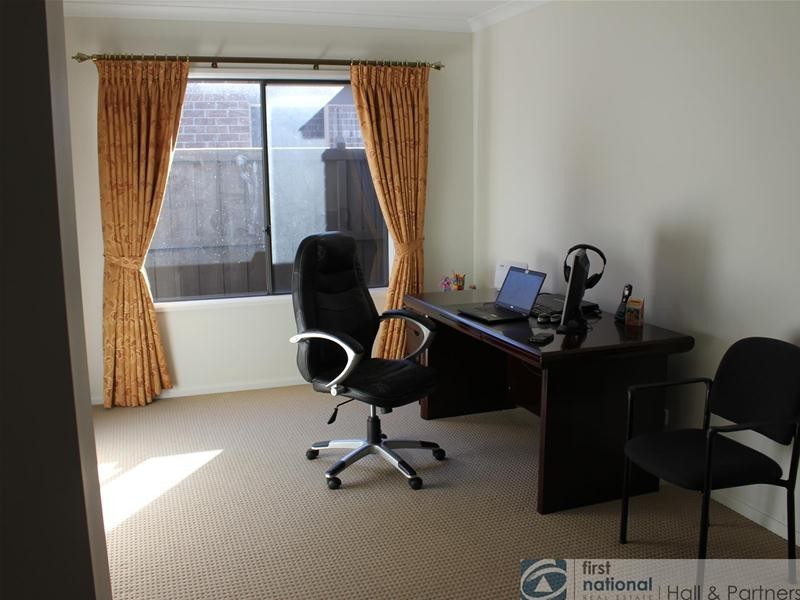 22 Faringdon Drive, Cranbourne North VIC 3977