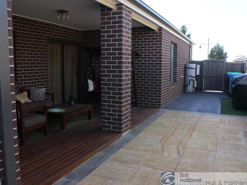 22 Faringdon Drive, Cranbourne North VIC 3977