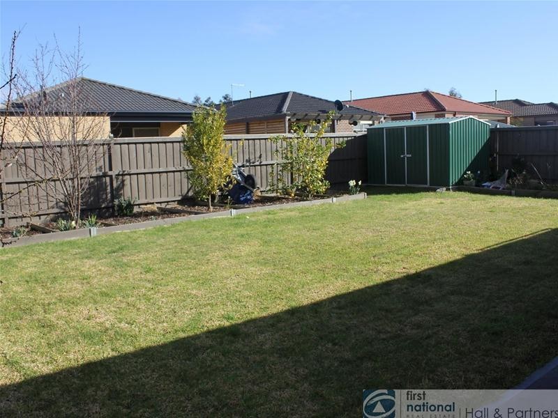 22 Faringdon Drive, Cranbourne North VIC 3977