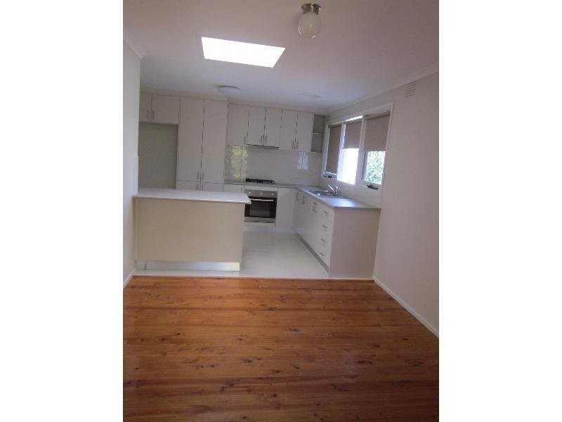 13 Robert Molyneux Avenue, Endeavour Hills VIC 3802