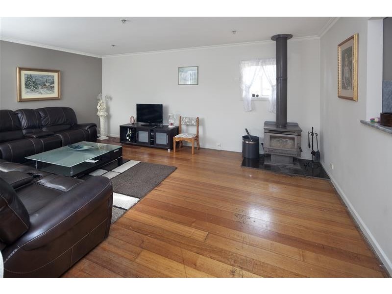 17 Shalimar Crescent, Dandenong North VIC 3175