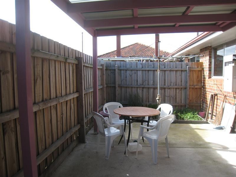 2/70 Cleeland Street, Dandenong VIC 3175