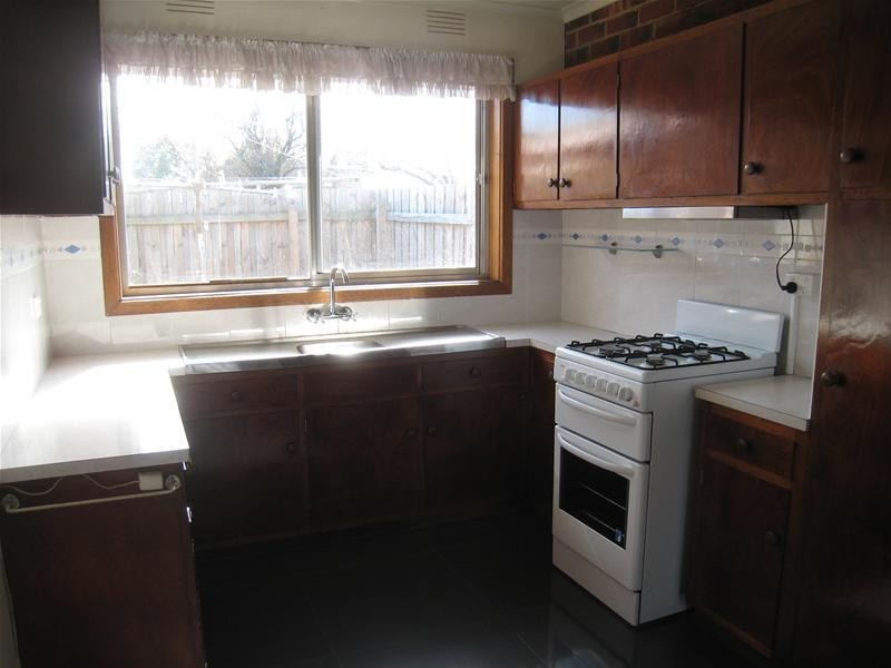 2/70 Cleeland Street, Dandenong VIC 3175