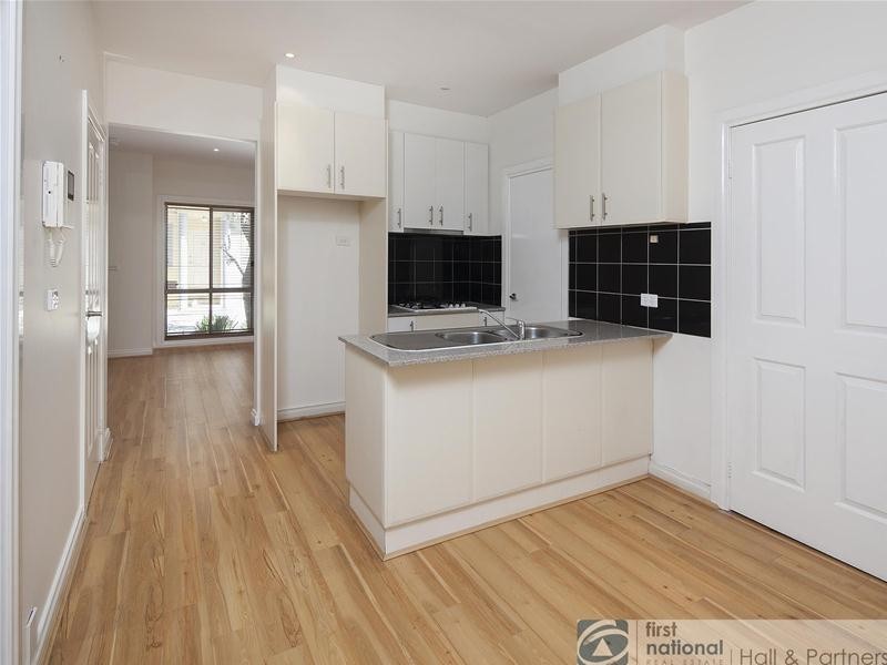 1/32 Stud Road, Dandenong VIC 3175