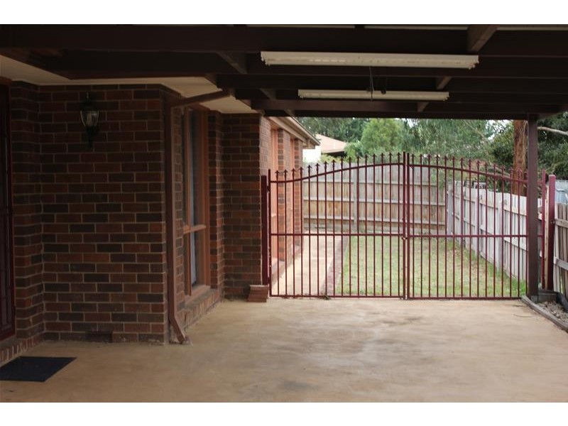 5 Thelma Rise, Hampton Park VIC 3976