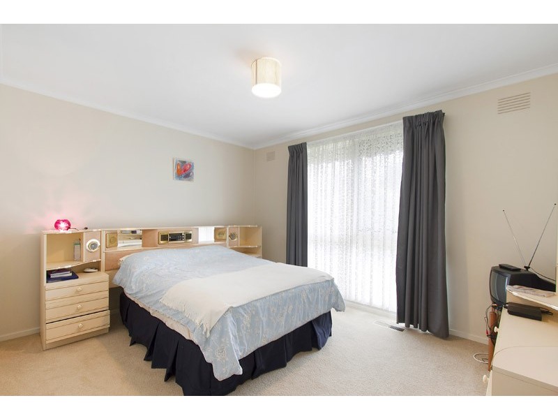 8 Wren Drive, Noble Park North VIC 3174