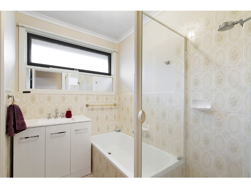 8 Wren Drive, Noble Park North VIC 3174