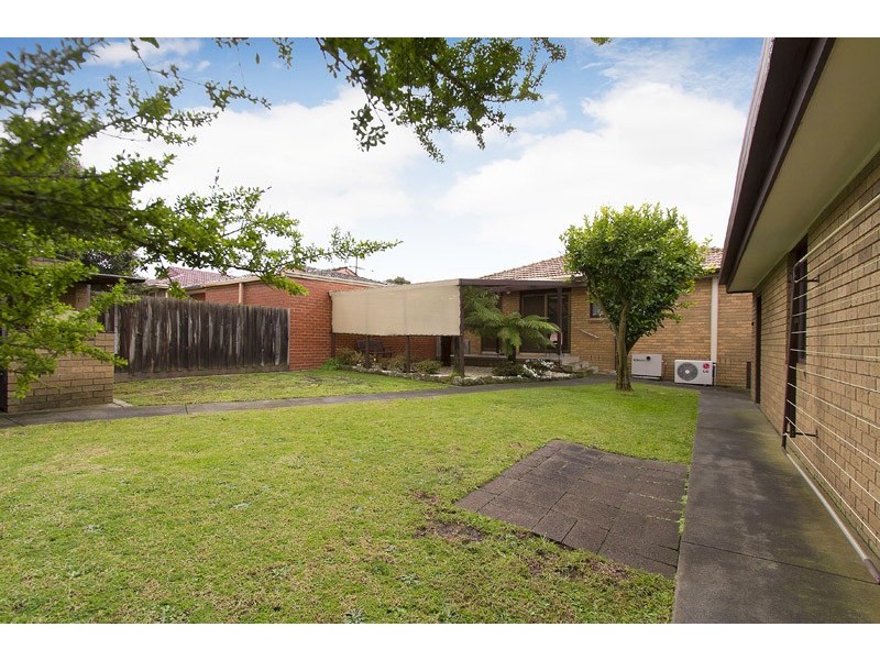8 Wren Drive, Noble Park North VIC 3174
