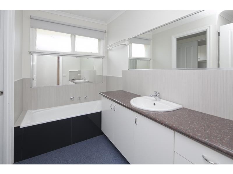 9 Rossiter Avenue, Endeavour Hills VIC 3802