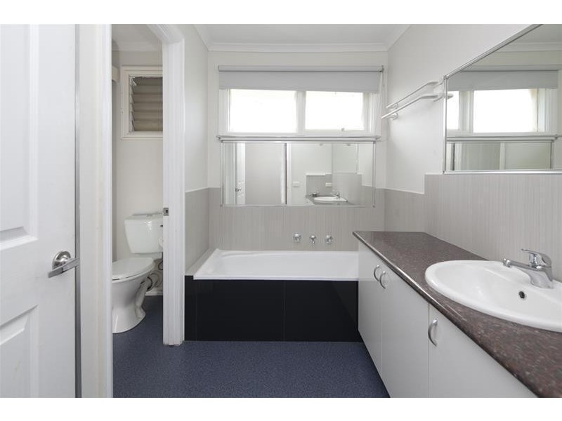 9 Rossiter Avenue, Endeavour Hills VIC 3802