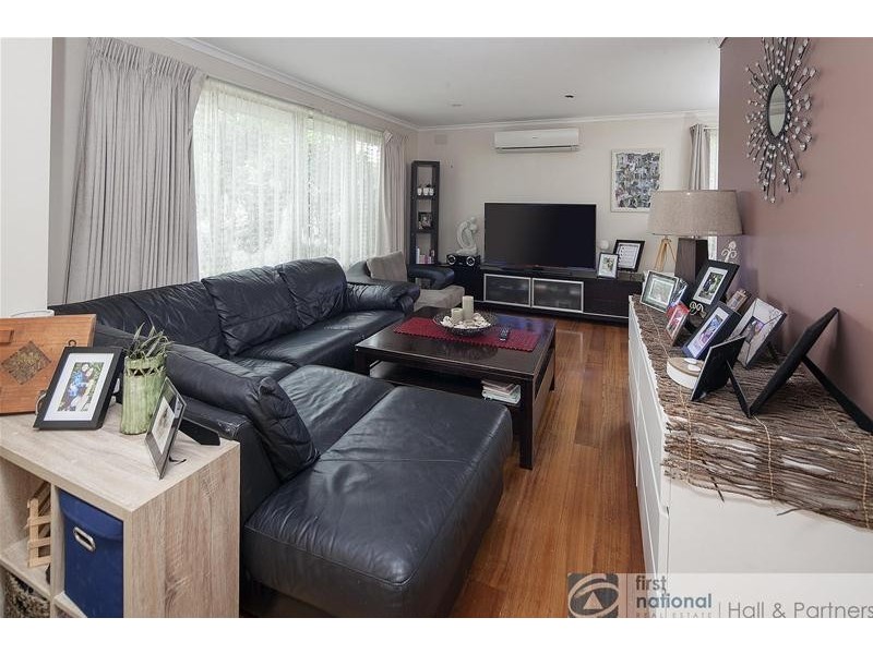 8 Correa Place, Endeavour Hills VIC 3802