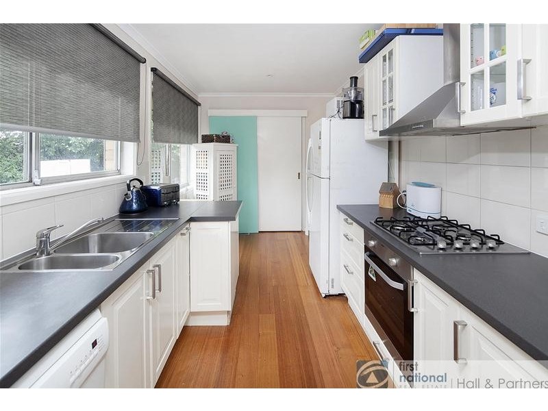 8 Correa Place, Endeavour Hills VIC 3802