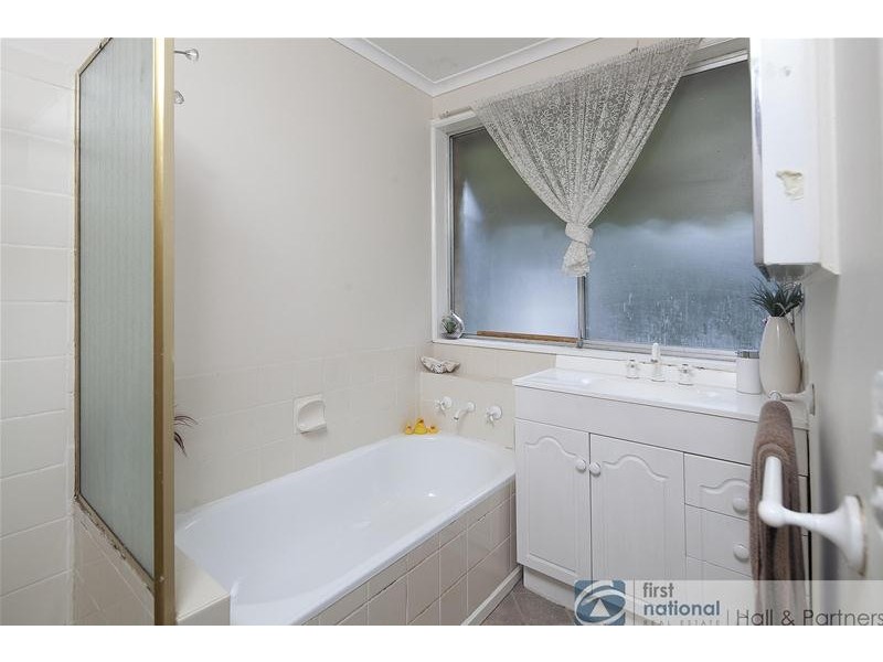 8 Correa Place, Endeavour Hills VIC 3802