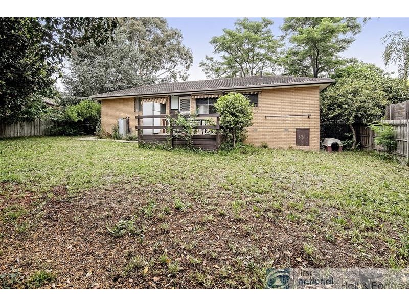 8 Correa Place, Endeavour Hills VIC 3802