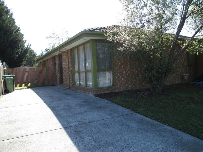 12 Eildon Road, Endeavour Hills VIC 3802