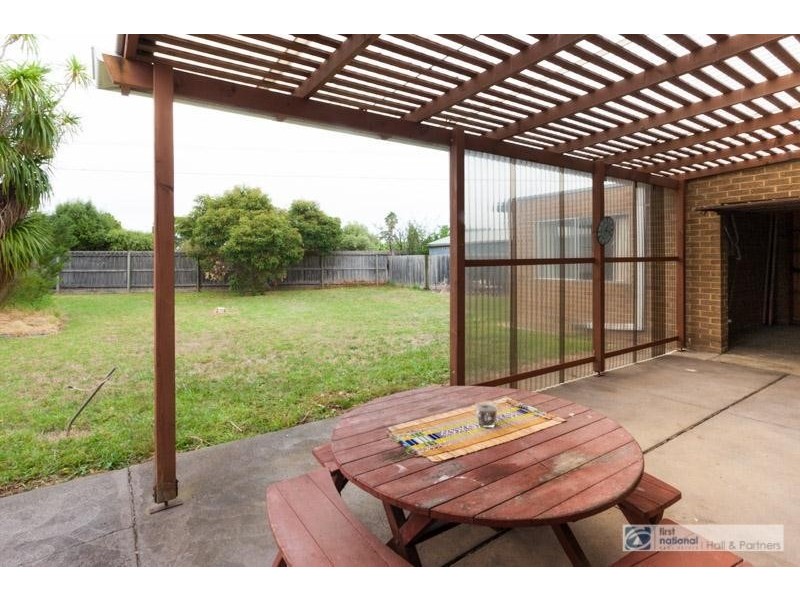 16 Mangana Drive, Mulgrave VIC 3170