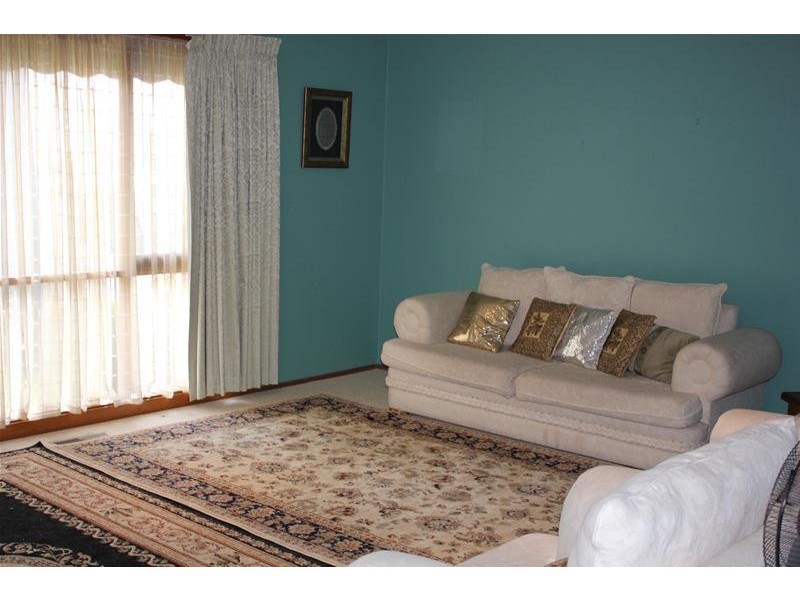 16 Henlow Rise, Hallam VIC 3803