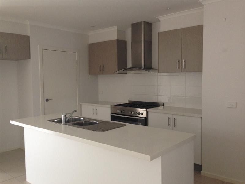 3 Stocks  Drive, Cranbourne West VIC 3977