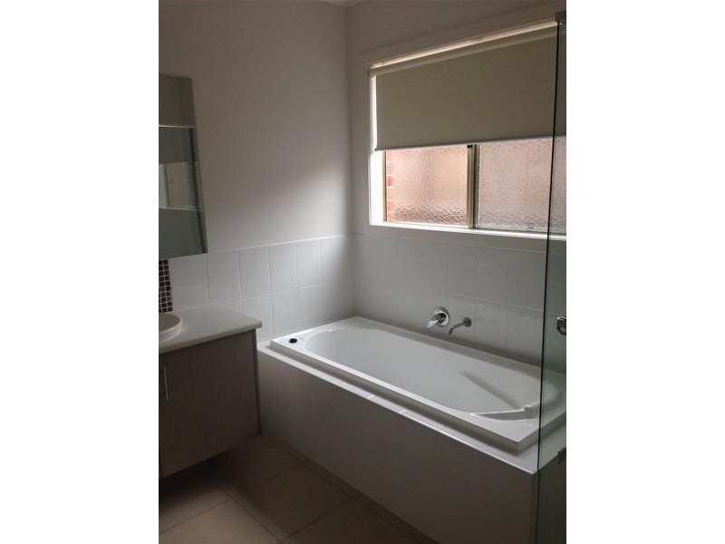 3 Stocks  Drive, Cranbourne West VIC 3977