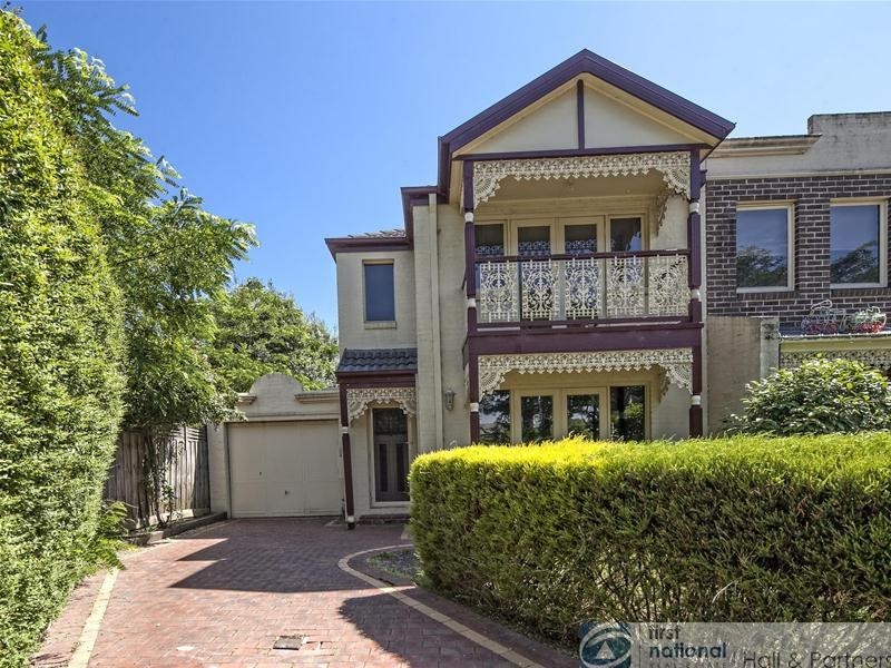 13 Tarrangower Place, Berwick VIC 3806