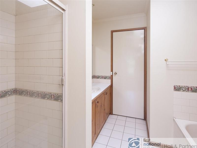 13 Tarrangower Place, Berwick VIC 3806