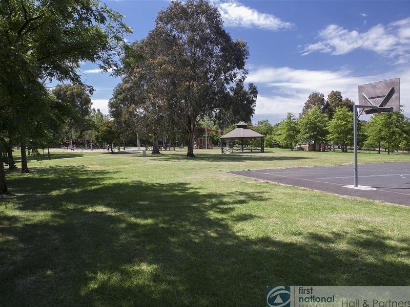 13 Tarrangower Place, Berwick VIC 3806