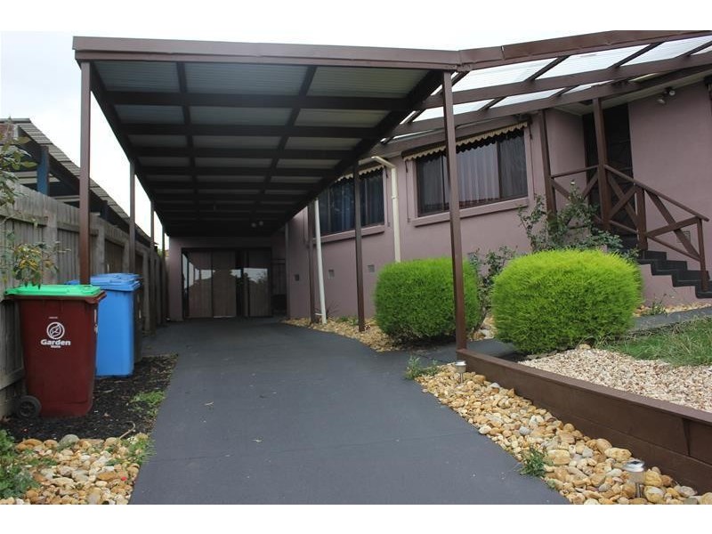 143 James Cook Drive, Endeavour Hills VIC 3802