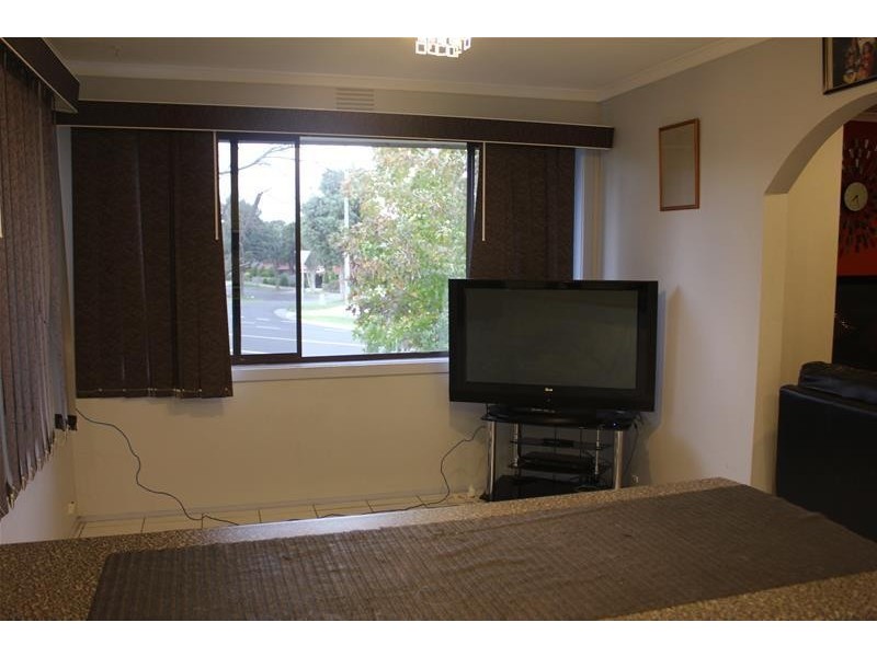 143 James Cook Drive, Endeavour Hills VIC 3802